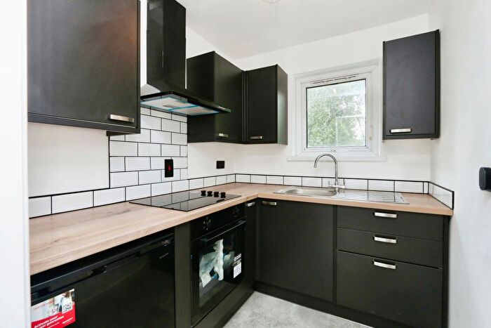 1 Bedroom Flat To Rent In Knowles Walk, SW4