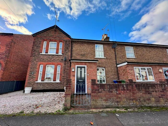 2 Bedroom Terraced House To Rent In Somerset Road, Farnborough, GU14
