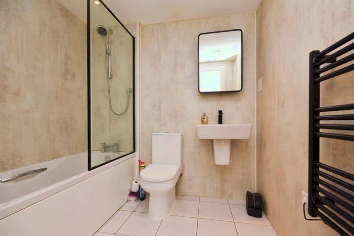 1 Bedroom Flat For Sale In Marconi Plaza, City Centre, Chelmsford, CM1