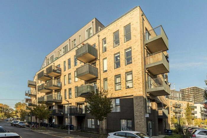 2 Bedroom Flat To Rent In Trinity Way, London, W3