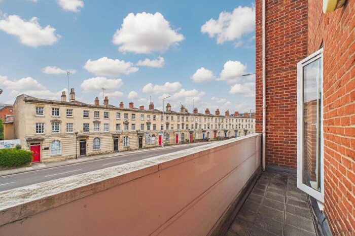 2 Bedroom Flat To Rent In Kings Oak Court, Queens Road, Reading, Berkshire, RG1