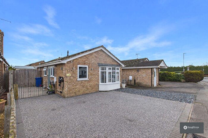 2 Bedroom Detached Bungalow For Sale In Ellesmere Crescent, Brackley, NN13