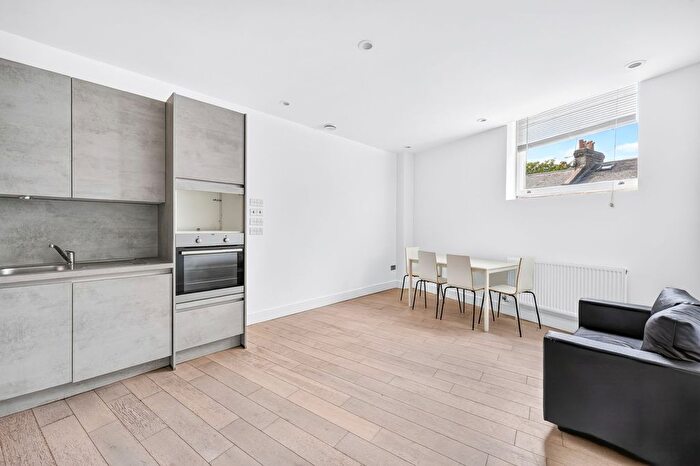 3 Bedroom Flat To Rent In Two Penny House, Woodstock Grove, London, W12