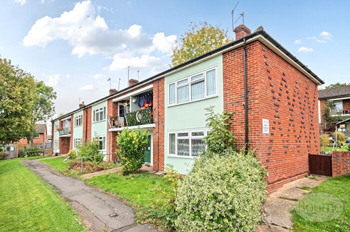 1 Bedroom Flat For Sale In Great Goodwin Drive, Guildford, Surrey, GU1