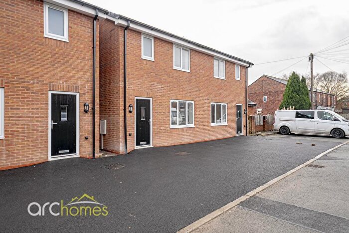 3 Bedroom Semi Detached House To Rent In Poplar Close, Tyldesley, M29