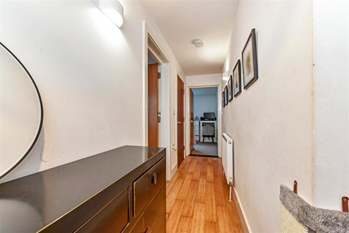 1 Bedroom Flat For Sale In Henderson Road, Southsea, PO4