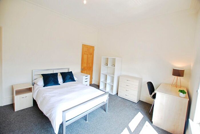 3 Bedroom Terraced House To Rent In Club Garden Road, City Centre, S11