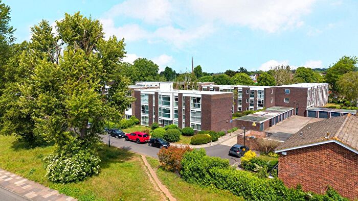 2 Bedroom Flat For Sale In Rushmead, Richmond, TW10