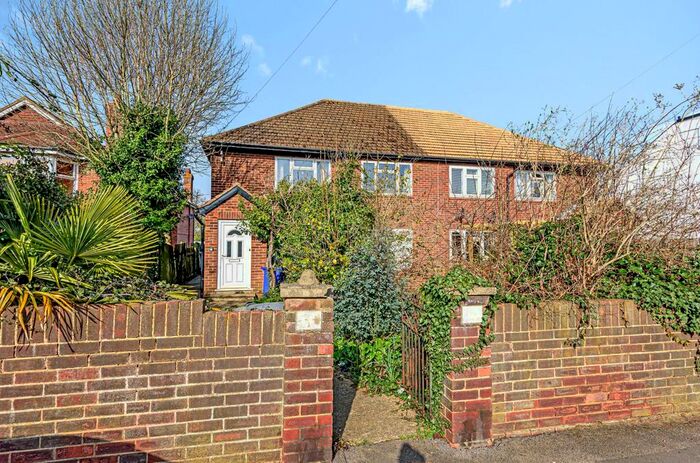 2 Bedroom Flat To Rent In Clewer Hill Road, Windsor, SL4