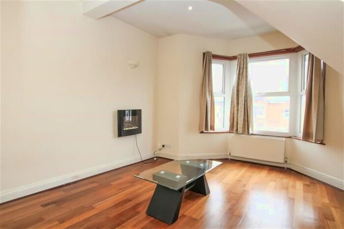 2 Bedroom Flat To Rent In Sunny Gardens Road, Hendon, NW4