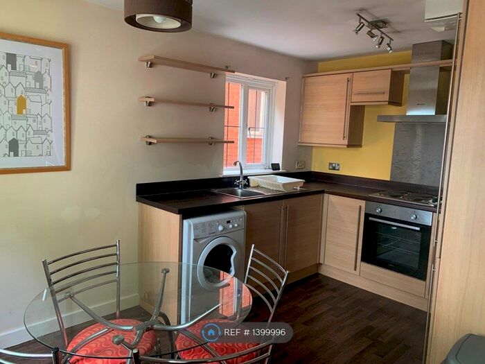 2 Bedroom Flat To Rent In Grangefield Court, Doncaster, DN4