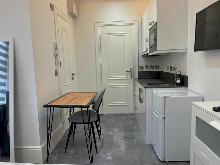 Studio To Rent In Church Street, London, N9