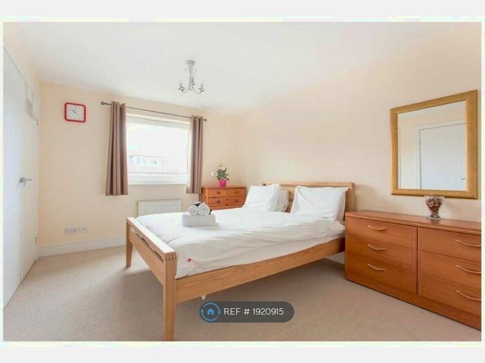 3 Bedroom Flat To Rent In Appin Place, Edinburgh, EH14