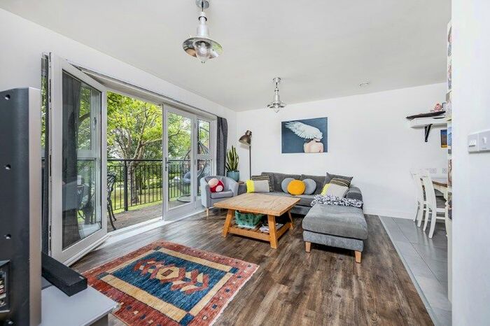 2 Bedroom Flat To Rent In Guardhouse Way, Mill Hill East NW7