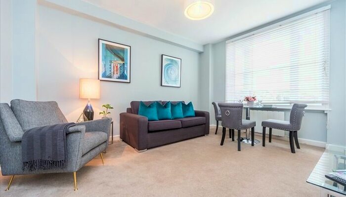 1 Bedroom Flat To Rent In Hill Street, London, Greater London, W1J