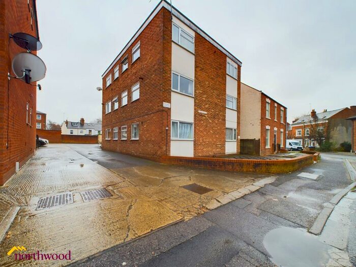 1 Bedroom Flat To Rent In South Street, Banbury, OX16