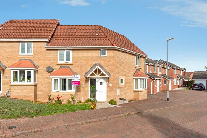 3 Bedroom Semi-Detached House For Sale In Lamplight Square, Grantham, NG31