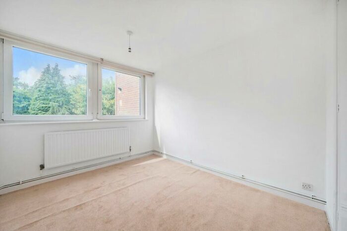 2 Bedroom Flat For Sale In College Road, Crystal Palace, SE19