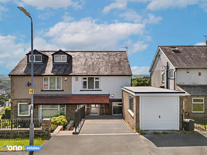3 Bedroom Semi Detached House To Rent In Westborough Drive, HX2