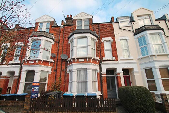2 Bedroom Flat To Rent In Park Avenue, Palmers Green, N13