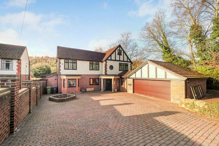 6 Bedroom Detached House For Sale In Matlock Road, Ambergate, Belper, DE56