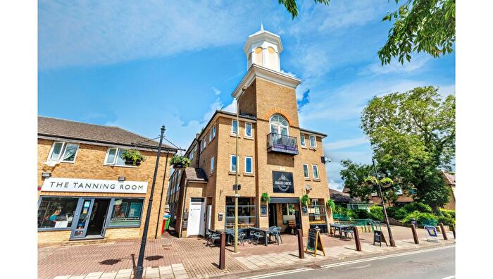 1 Bedroom Flat For Sale In Flat A, The Tower Centre, Alvescot Road, Carterton, Oxfordshire, OX18