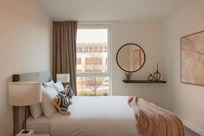 2 Bedroom Flat To Rent In Dumballs Road, Cardiff, CF10