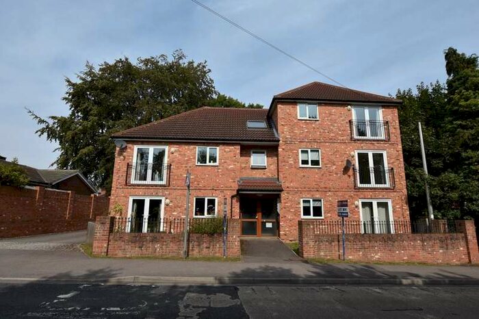2 Bedroom Ground Flat To Rent In Cheveley House, Broad Lane, Bracknell, RG12