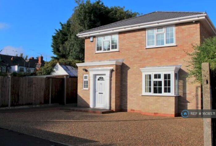 4 Bedroom Detached House To Rent In Waterloo Crescent, Wokingham, RG40