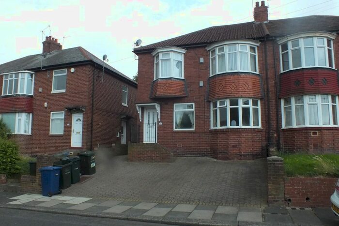 2 Bedroom Flat To Rent In Ovington Grove, Fenham, Newcastle Upon Tyne, NE5