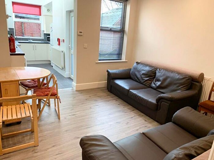 5 Bedroom House To Rent In Vincent Road, Sheffield, S7