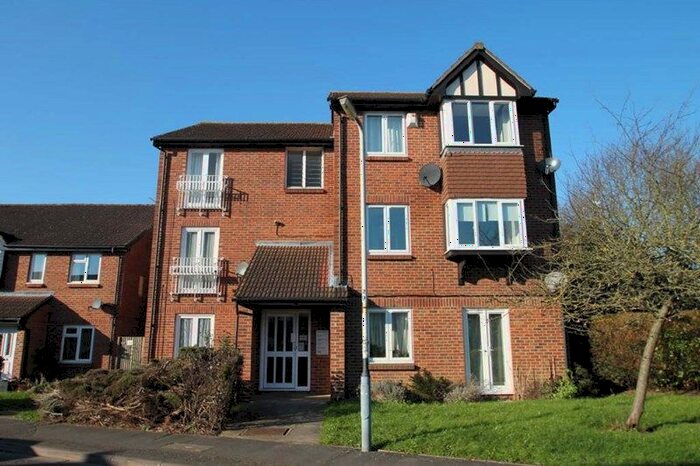 2 Bedroom Flat To Rent In Rabournmead Drive, Northolt, Middlesex, UB5
