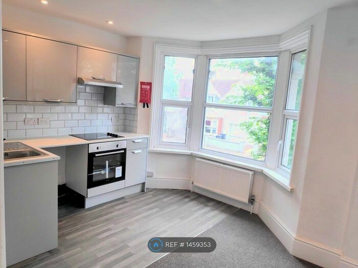 Studio To Rent In Swindon, Swindon, SN1