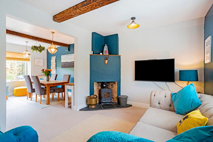 4 Bedroom Semi-Detached House For Sale In The Crescent, Twyford, OX17