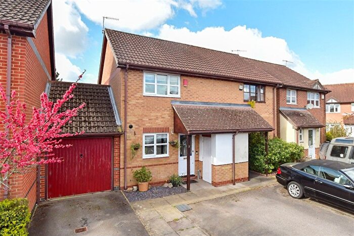 2 Bedroom Semi Detached House For Sale In Hardy Close, Horley, Surrey, RH6