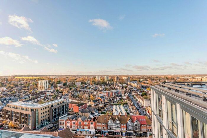 3 Bedroom Flat To Rent In Masons Avenue, Central Croydon, Croydon CR0