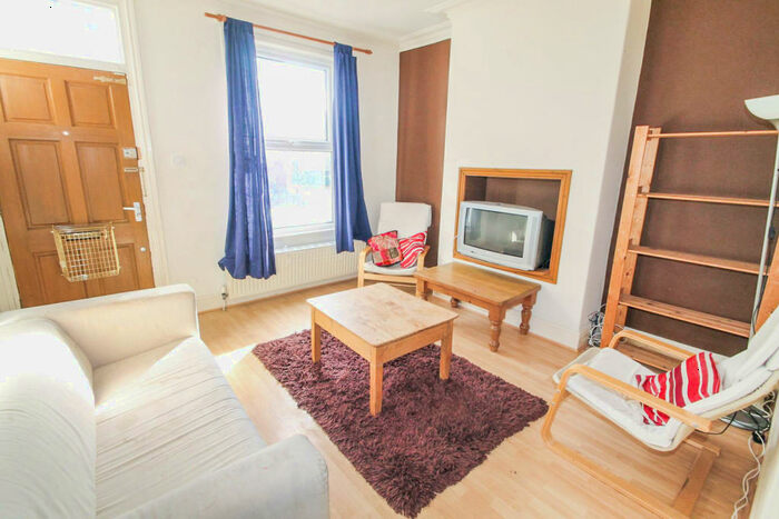 2 Bedroom Terraced House To Rent In Carberry Place, Hyde Park, LS6