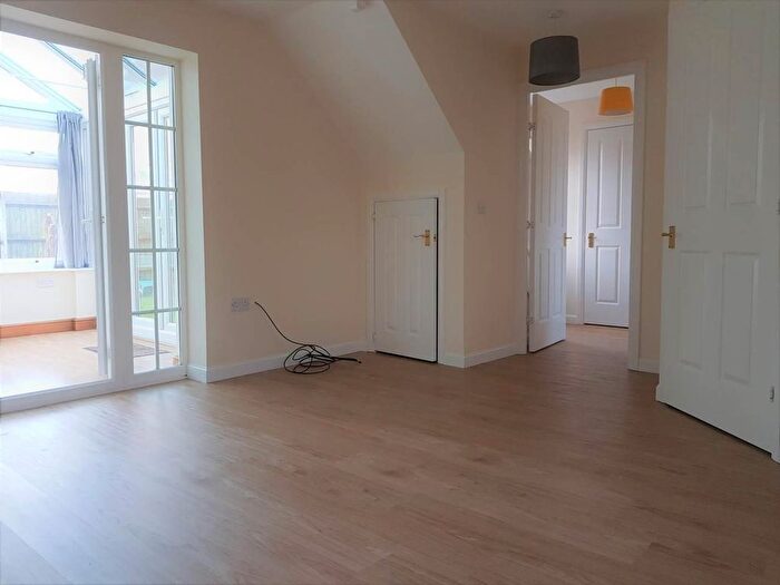 2 Bedroom Property To Rent In Lowndes Path, Aylesbury, HP19