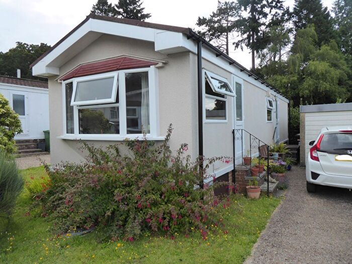 2 Bedroom Mobile/park Home For Sale In Merrywood Park, Ashurst Drive, Boxhill, Nr Dorking, KT20
