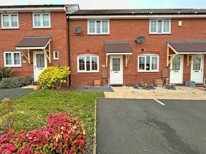 2 Bedroom Town House To Rent In Wenlock Drive, Hucknall, Nottingham, NG15