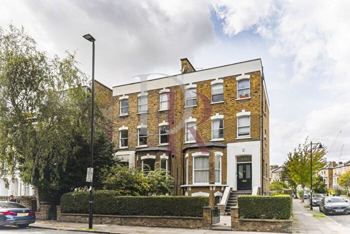 3 Bedroom Flat For Sale In Caledonian Road, London, N7
