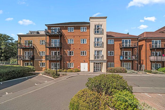 2 Bedroom Flat For Sale In Alderson Grove, Hersham, Walton On Thames, KT12