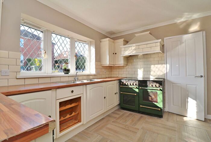 3 Bedroom Detached House For Sale In Foord Road, Hedge End, SO30