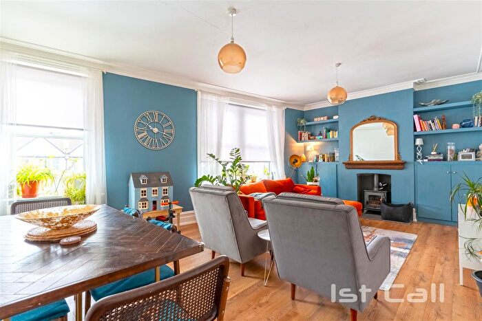 4 Bedroom Flat For Sale In Hamlet Court Road, Westcliff On Sea, SS0