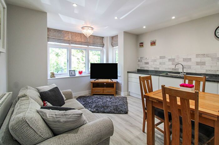 1 Bedroom Flat For Sale In Harwood House, Farnborough, GU14