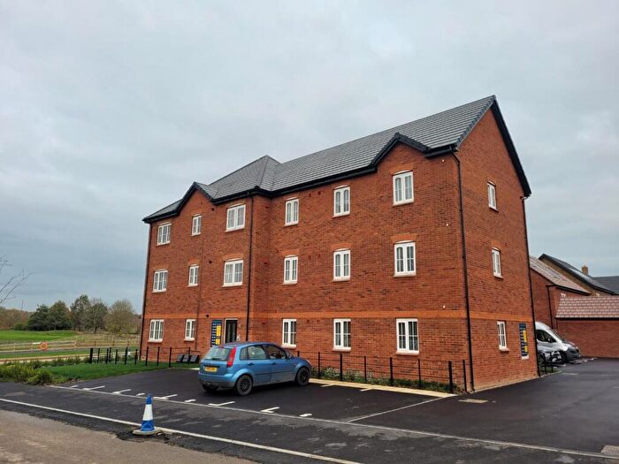 2 Bedroom Apartment To Rent In Collingtree Park, Northampton, NN4