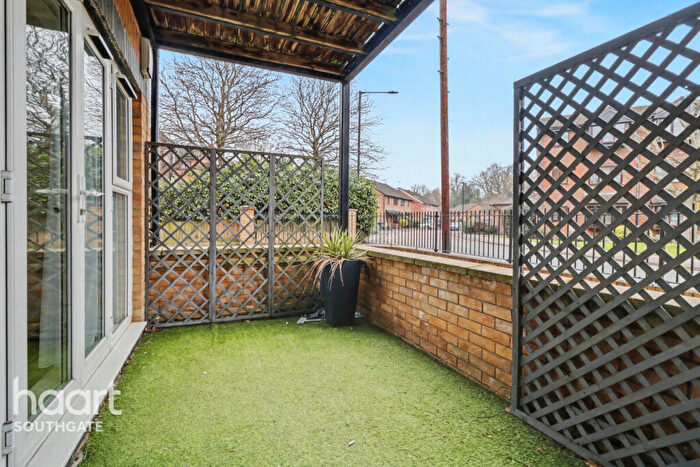 2 Bedroom Apartment For Sale In Gladbeck Way, Enfield, EN2