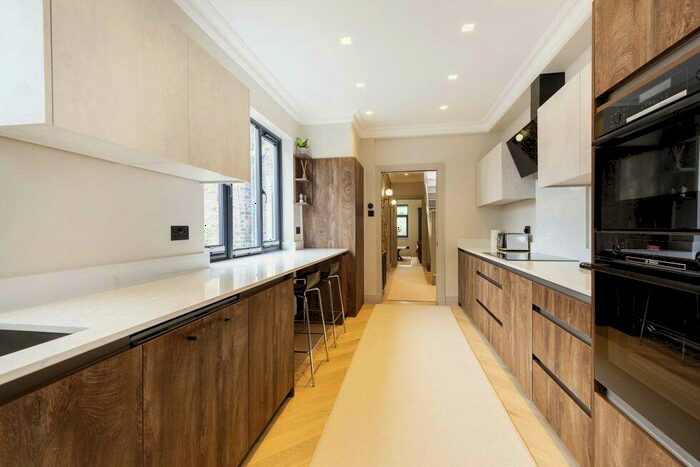 1 Bedroom Flat To Rent In Parkway, Camden, NW1