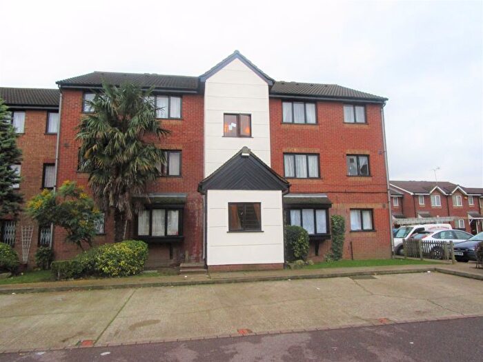 1 Bedroom Flat To Rent In Plowman Close, London, N18