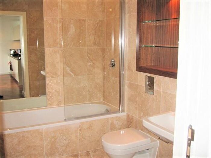 2 Bedroom Apartment To Rent In Milliners Wharf, Manchester, M4